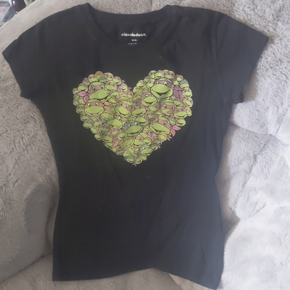 Teenage Mutant Ninja Turtles girls tshirt size M/ 7/8. Heart print.